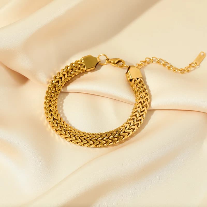Kuldse värviga jäme ketiga choker-käekettide komplekt