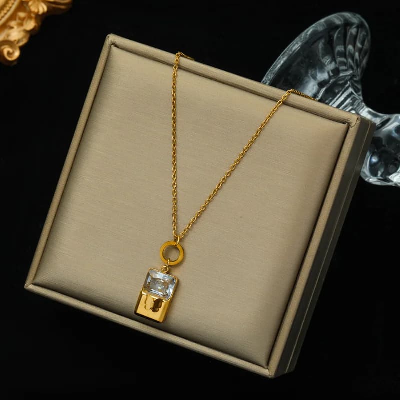 Paks kullavärvi ahelaga choker-kaelakee