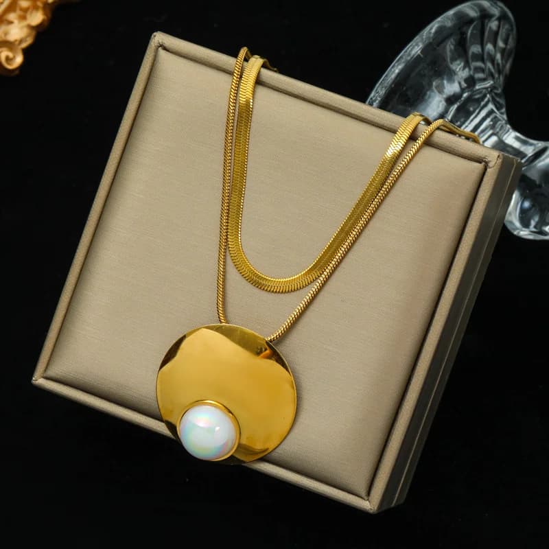 Paks kullavärvi ahelaga choker-kaelakee