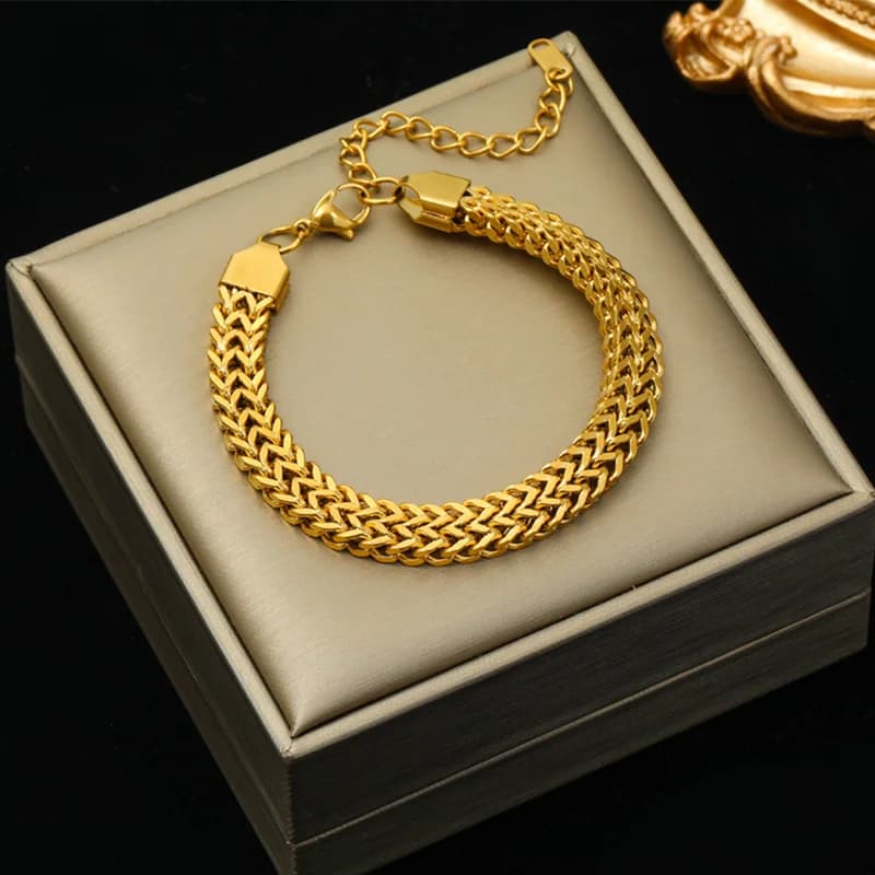 Kuldse värviga jäme ketiga choker-käekettide komplekt