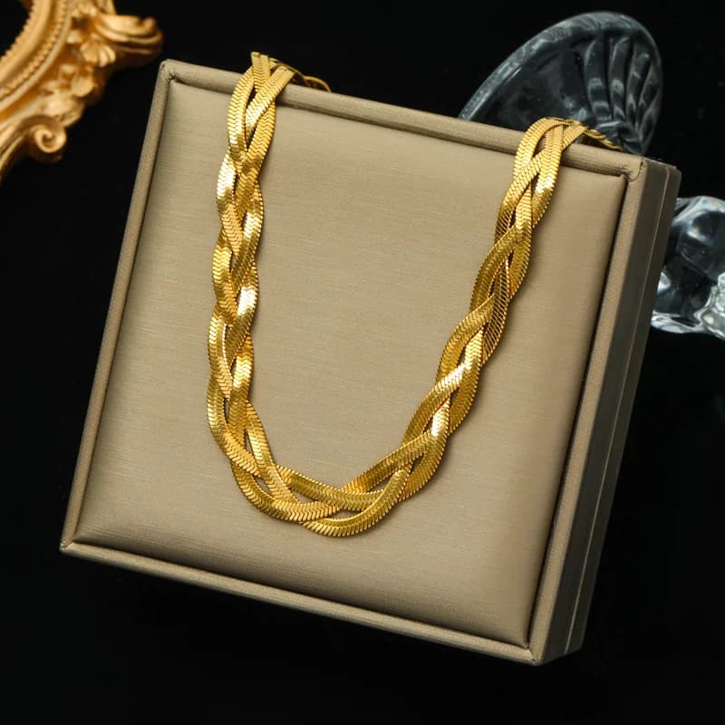 Paks kullavärvi ahelaga choker-kaelakee
